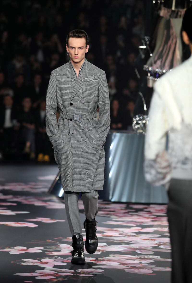epa07199520 A model presents a creation from the Dior Men Pre-Fall 2019 collection by British fashion designer Kim Jones in Tokyo, Japan, 30 November 2018.  EPA/FRANCK ROBICHON