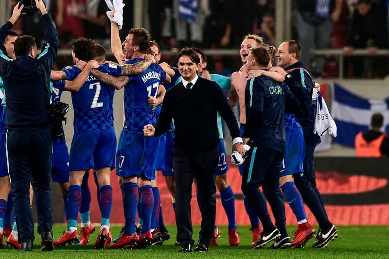 Croatia's head coach Zlatko Dalic (C) celebrates with his team after winning the World Cup 2018 play-off football match between Greece and Croatia, on November 12, 2017 at the Georgios Karaiskakis Stadium in Piraeus.
Croatia qualified for the 2018 World Cup by holding Greece to a 0-0 draw in the second leg of their play-off in Piraeus for a 4-1 win on aggregate. / AFP PHOTO / ANGELOS TZORTZINIS