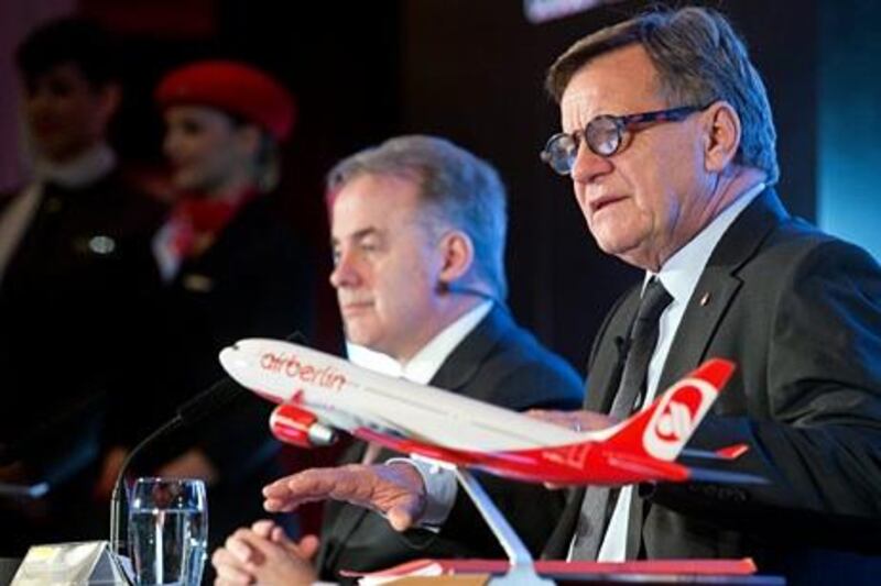 epa03513033 Hartmut Mehdorn (R), German manager and currently CEO of Germany's second largest airline Air Berlin, speaks next to James Hogan, President of Gulf airline Etihad Airway, during a press conference in Berlin, Germany, 18 December 2012. Reports state that Etihad is buying a 70 per cent of Air Berlin's frequent-flyer programme as the German airline  reducing overhaeds and paying off debt.  EPA/MICHAEL†KAPPELER *** Local Caption ***  03513033.jpg