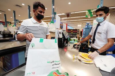 Customers opting for reusable bags at Lulu Mushriff Mall, Abu Dhabi. Chris Whiteoak / The National