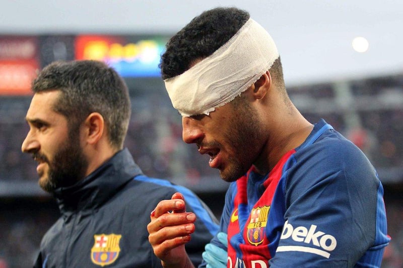 Barcelona midfielder Rafinha leaves the pitch after being injured during a Spanish Primera Liga match against Athletic Club at Camp Nou in Barcelona, northeastern Spain, 04 February 2017. Toni Albir / EPA