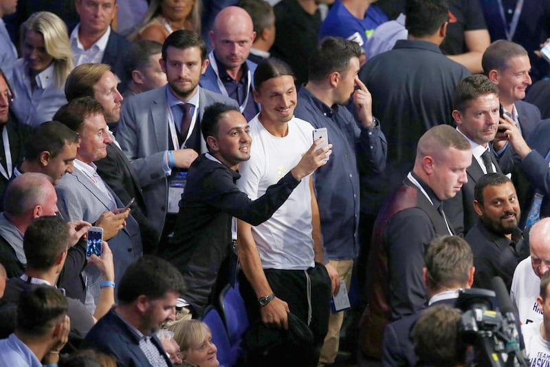 Manchester United’s Zlatan Ibrahimovic with a fan ringside before the fight. Peter Cziborra / Action Images