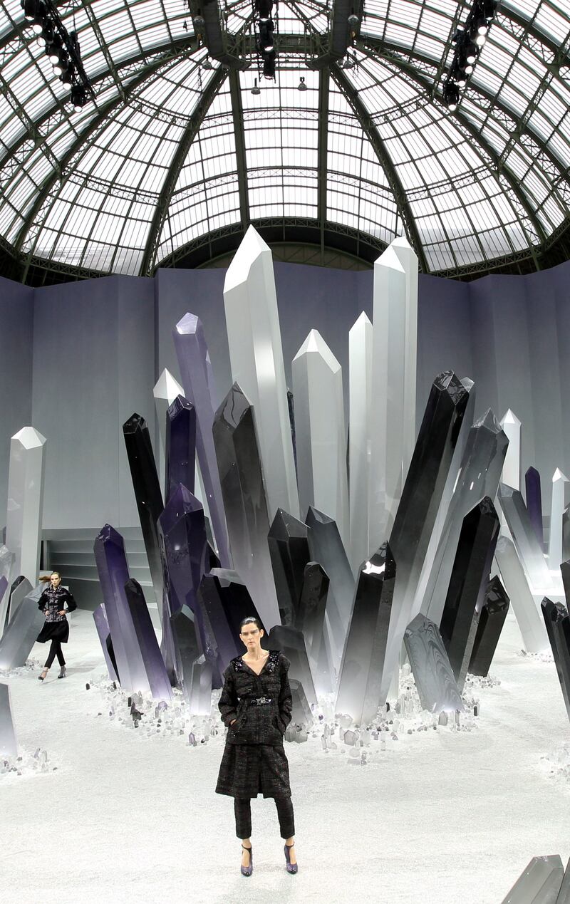 British Stella Tennant presents a creation by Chanel fashion designer Germany's Karl Lagerfeld during the Fall/Winter 2012-2013 ready-to-wear collection show, on March 6, 2012 at the Grand Palais in Paris. AFP PHOTO/ALEXANDER KLEIN (Photo by ALEXANDER KLEIN / AFP)