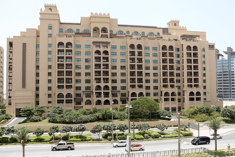 
DUBAI , UNITED ARAB EMIRATES – July 21 , 2015 : View of the Fairmont Residences on Palm Jumeirah in Dubai. ( Pawan Singh / The National ) For Business Stock 
  *** Local Caption ***  PS2107- PALM APARTMENTS01.jpg