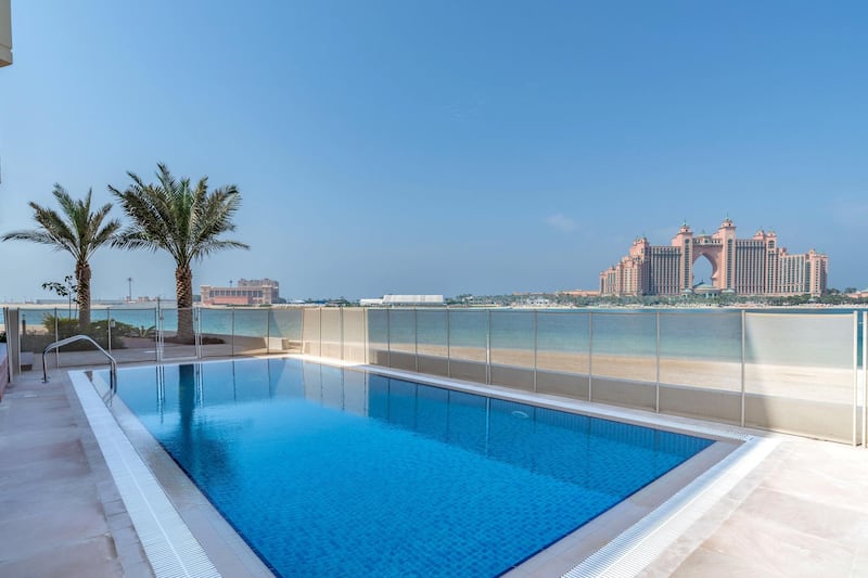 With views of Atlantis The Palm, there is an air of ultra-luxury. Courtesy LuxuryProperty.com