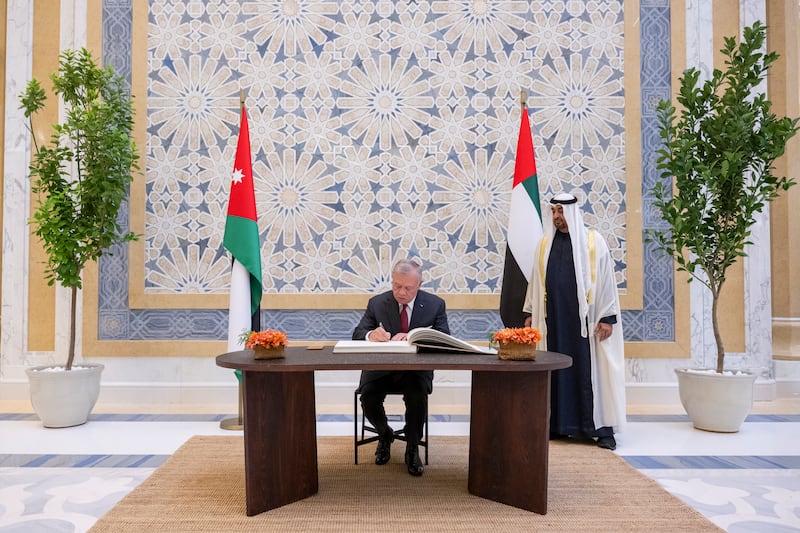 King Abdullah signs the guest book during the official reception. Abdulla Al Neyadi / UAE Presidential Court