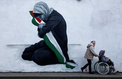 Emmalene Blake's mural depicts journalist Samia al-Atrash holidng her dead niece. Photo: Reuters 