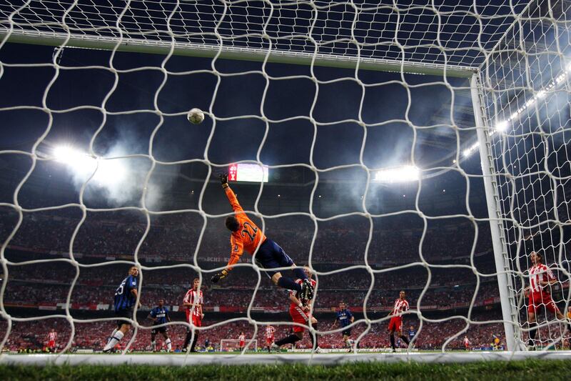 MADRID, SPAIN - MAY 22: Hans-Jorg Butt of Bayern Munich makes a save during the UEFA Champions League Final match between FC Bayern Muenchen and Inter Milan at the Estadio Santiago Bernabeu on May 22, 2010 in Madrid, Spain.  (Photo by Jasper Juinen/Getty Images)