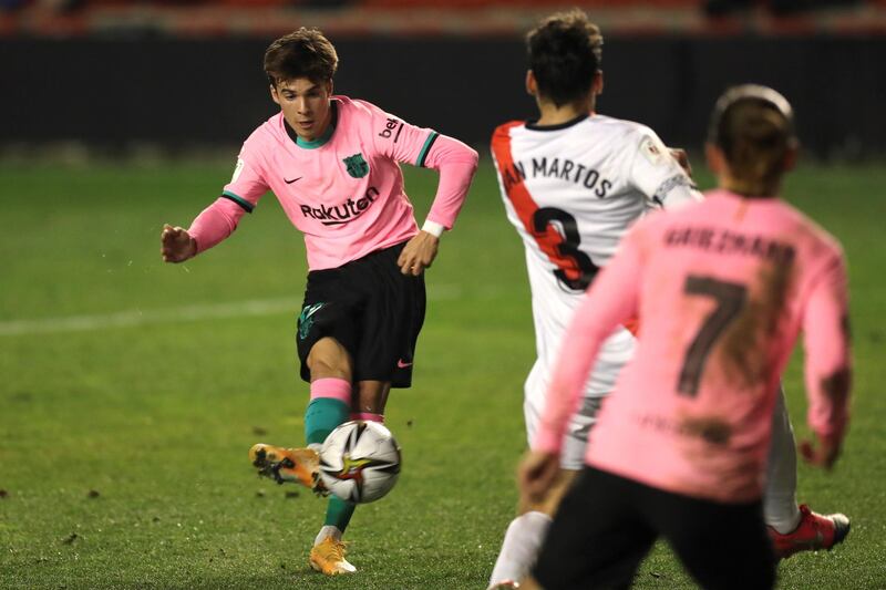 Rayo Vallecano's defender Ivan Martos against Barcelona's midfielder Riqui Puig. EPA