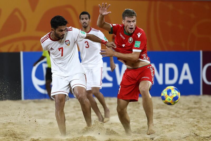 ASUNCION, PARAGUAY - NOVEMBER 22: Aleh Hapon of Belarus is challenged by Hesham Muntaser of United Arab Emirates during the FIFA Beach Soccer World Cup Paraguay 2019 group D match between Belarus and United Arab Emirates at Estadio Mundialista Los Pynandi on November 22, 2019 in Asuncion, Paraguay. (Photo by Buda Mendes - FIFA/FIFA via Getty Images)