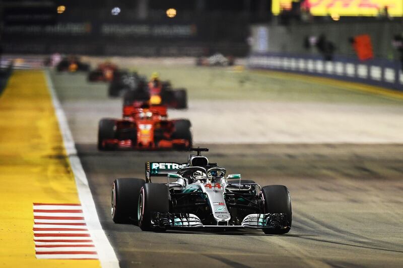 Mercedes' British driver Lewis Hamilton competes during Singapore Formula One Grand Prix at the Marina Bay Street Circuit in Singapore on September 16, 2018. / AFP / Jewel SAMAD
