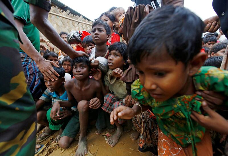 Rohingya refugee children struggle as they wait to receive food outside the distribution center at Palong Khali refugee camp near Cox's Bazar, Bangladesh, November 17, 2017. REUTERS/Navesh Chitrakar     TPX IMAGES OF THE DAY