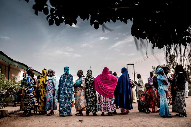 TOPSHOT - Nigerian voters queue to cast their votes at Shagari Health Unit polling station in Yola, Adamawa State, Nigeria on February 23, 2019, the day of the general elections.  Nigerians began voting for a new president on February 23, after a week-long delay that has raised political tempers, sparked conspiracy claims and stoked fears of violence. Some 120,000 polling stations began opening from 0700 GMT, although there were indications of a delay in the delivery of some materials and deployment of staff, AFP reporters said. / AFP / Luis TATO
