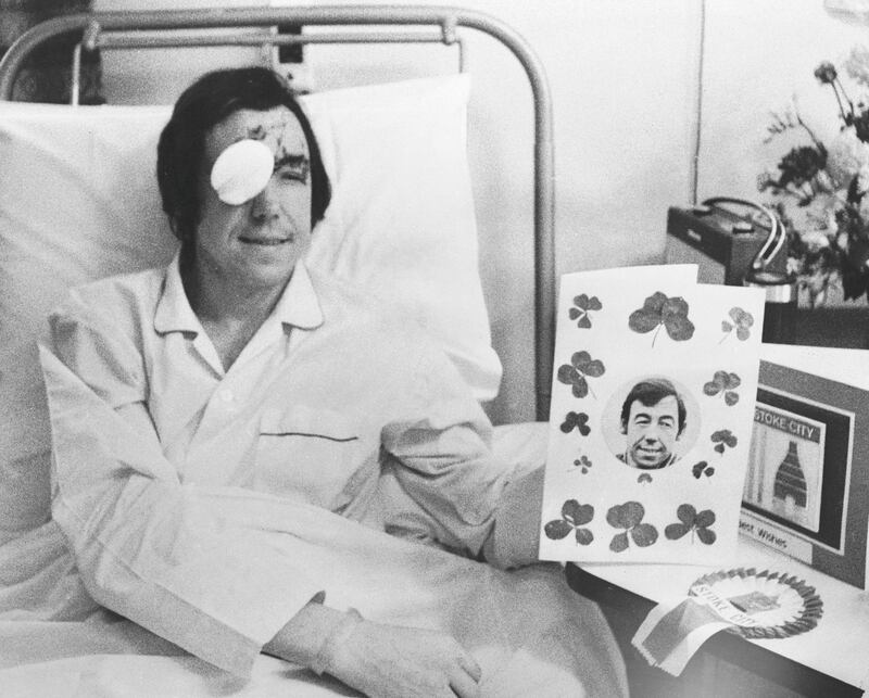 3rd November 1972:  Stoke City and England goalkeeper Gordon Banks recuperates at the North Staffordshire Infirmary, Stoke-on-Trent, following a car crash which cost him the sight in his right eye. He retired from football as a result.  (Photo by Central Press/Getty Images)