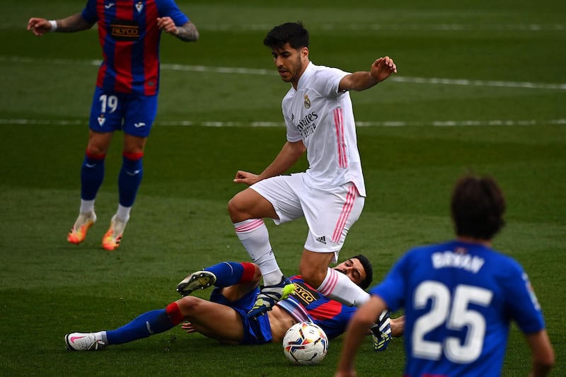 Real Madrid's Spanish midfielder Marco Asensio challenges Eibar's Spanish midfielder Sergio Alvarez. AFP