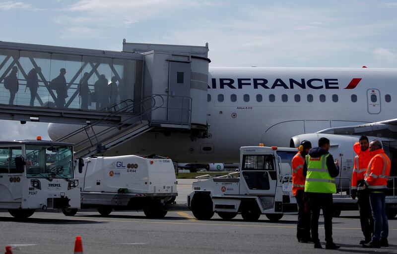 FILE PHOTO: Passengers board an Air France plane at the Nantes-Atlantique airport in Bouguenais near Nantes, France, April 4, 2019.  REUTERS/Stephane Mahe/File Photo