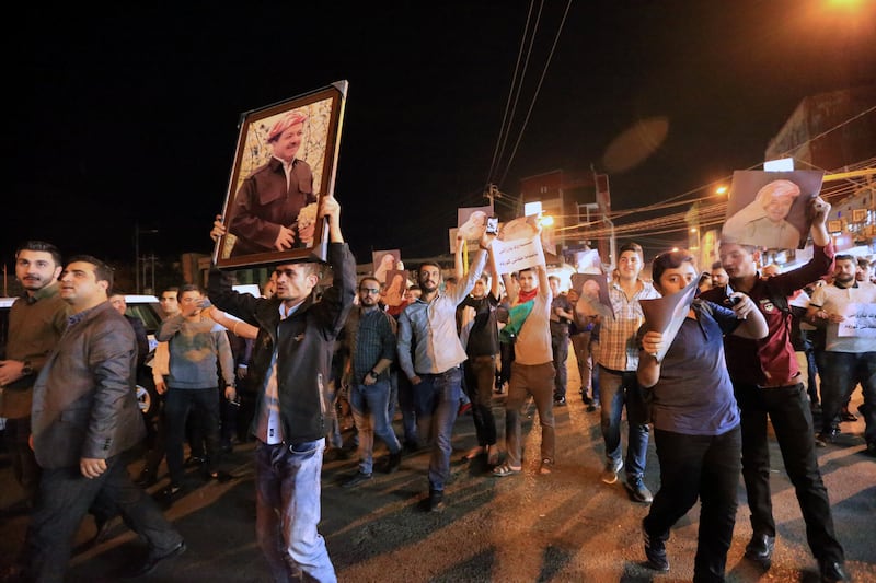 Demonstrators gather in the streets in support of Kurdish president Masoud Barzani in Duhok, Iraq October 29, 2017. REUTERS/Ari Jalal
