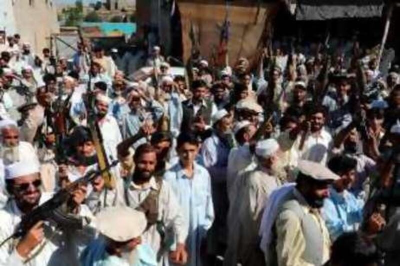 Pakistani men from tribal forces chant slogans against the Taliban in Raghagan, some 12 km (7 miles) northeast of Khar, in the troubled Bajaur agency September 26, 2008.  Pakistani forces have killed up to 1,000 Islamist militants in an offensive for control over the strategically key northwestern region of Bajaur this month, an army commander said on Friday.     REUTERS/Aamir Qureshi/Pool  (PAKISTAN) *** Local Caption ***  FN137_PAKISTAN-BAJA_0926_11.JPG