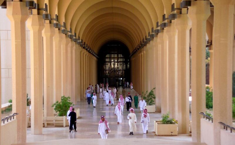 A photo dated November 23, 2005 showing Saudi students at King Saud University in Riyadh.   AFP PHOTO/King Saud University/Saeed Al Ahmeri (Photo by Saeed Al Ahmeri / King Saud University / AFP)