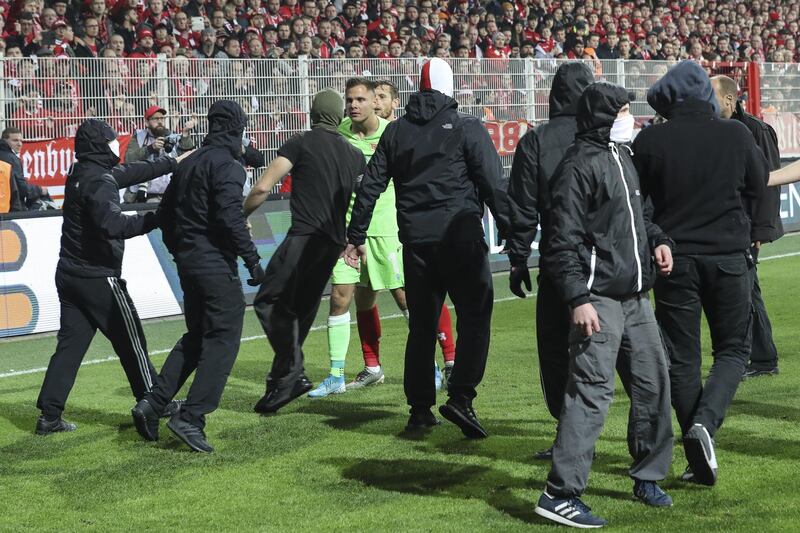 BERLIN, GERMANY - NOVEMBER 02: Rafal Gikiewicz of 1.FC Union Berlin tell his fans to leave the pitch after the Bundesliga match between 1. FC Union Berlin and Hertha BSC at Stadion An der Alten Foersterei on November 02, 2019 in Berlin, Germany. (Photo by Maja Hitij/Bongarts/Getty Images)