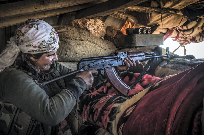 Armed female fighter of the Syrian Kurdish People's Protection Units (YPG) are seen on the defense line around Kobane on 26 December 2014. (Photo by Jonathan Raa/NurPhoto) (Photo by NurPhoto/NurPhoto via Getty Images)