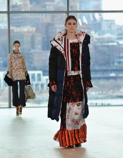 Models walk the runway for the Tory Burch Fall/Winter 2019 fashion show during New York Fashion Week at Pier 17 on February 10, 2019 in New York City.  / AFP / Angela Weiss
