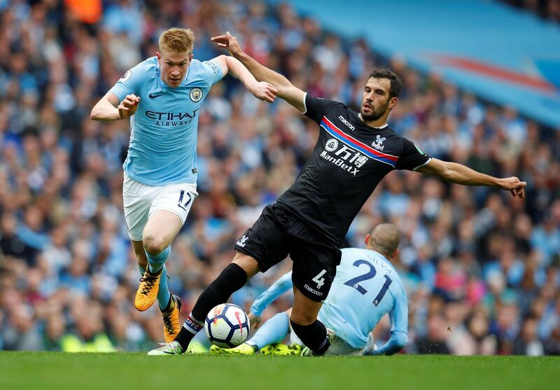 Soccer Football - Premier League - Manchester City vs Crystal Palace - Etihad Stadium, Manchester, Britain - September 23, 2017   Manchester City's Kevin De Bruyne in action with Crystal Palace's Luka Milivojevic    REUTERS/Phil Noble    EDITORIAL USE ONLY. No use with unauthorized audio, video, data, fixture lists, club/league logos or "live" services. Online in-match use limited to 75 images, no video emulation. No use in betting, games or single club/league/player publications. Please contact your account representative for further details.