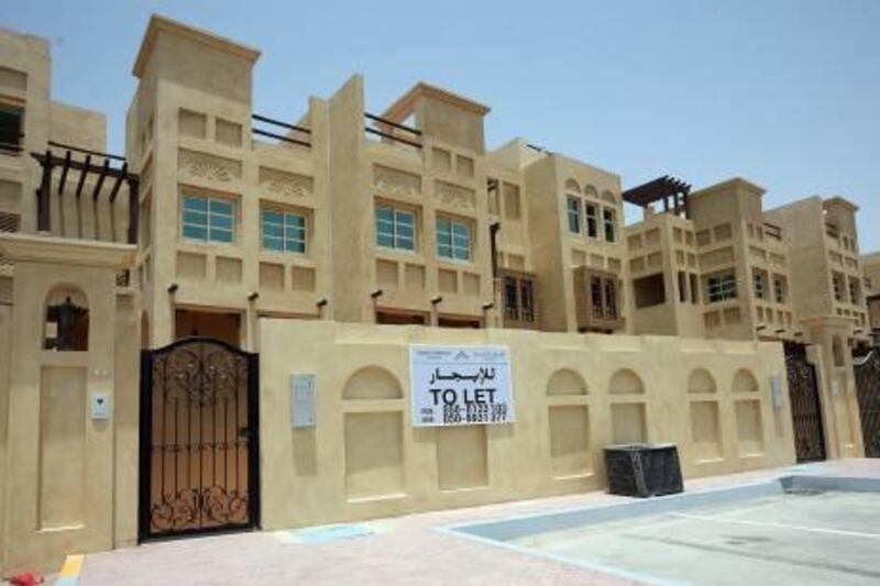 July 2, 2009 / Abu Dhabi / (Rich-Joseph Facun / The National) A to let sign advertises the availability of villas for rent in Abu Dhabi, Thursday, July 2, 2009.  *** Local Caption ***  rjf-0702-tolet008.jpg