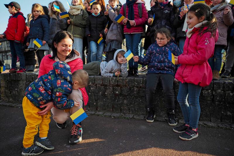 Pupils in Sache village, France, welcome Anastasia and her son Dary, refugees fleeing Ukraine. AFP