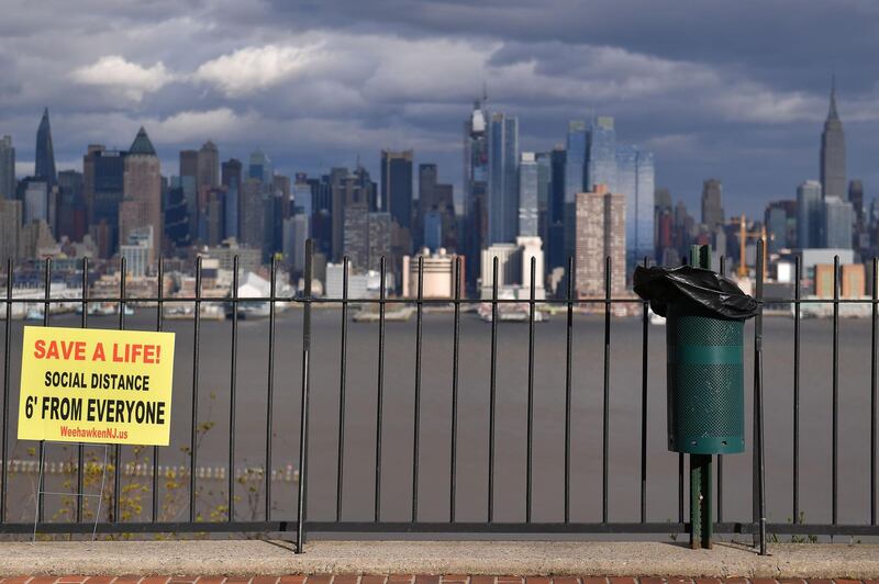 WEEHAWKEN, NEW JERSEY - APRIL 10: Social distance signs are posted on fences on April 10, 2020 in Weehawken, New Jersey. COVID-19 has spread to countries throughout the world, claiming nearly 103,000 lives and infecting nearly 1.7 million people.   Michael Loccisano/Getty Images/AFP
== FOR NEWSPAPERS, INTERNET, TELCOS & TELEVISION USE ONLY ==
