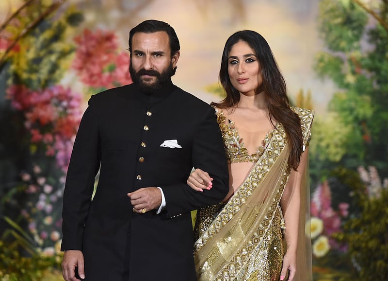 Indian Bollywood actors Saif Ali Khan and wife Kareena Kapoor Khan pose for a picture during the wedding reception of actress Sonam Kapoor and businessman Anand Ahuja in Mumbai late on May 8, 2018. (Photo by Sujit Jaiswal / AFP)