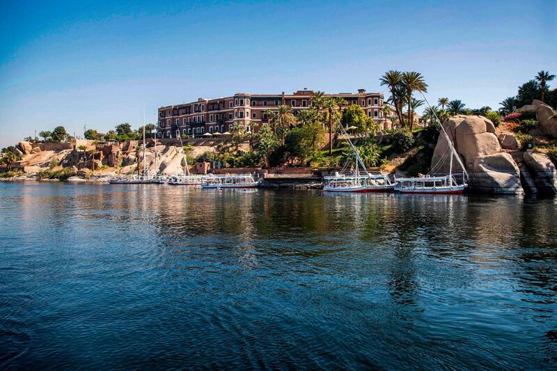 This picture taken on January 3, 2021 shows a Nile view of the Old Cataract Hotel overlooking the river in Egypt's southern city of Aswan, some 920 kilometres south of the capital, where British crime fiction writer Dame Agatha Christie is believed to have stayed while writing her 1937 novel "Death on the Nile". Over a century since it first cruised the glittering waters of the Nile, the steam ship "Sudan" draws tourists following the trail of legendary crime novelist Agatha Christie, whom it was inspired to pen one of her most famous whodunnits in 1937, "Death on the Nile". / AFP / Khaled DESOUKI
