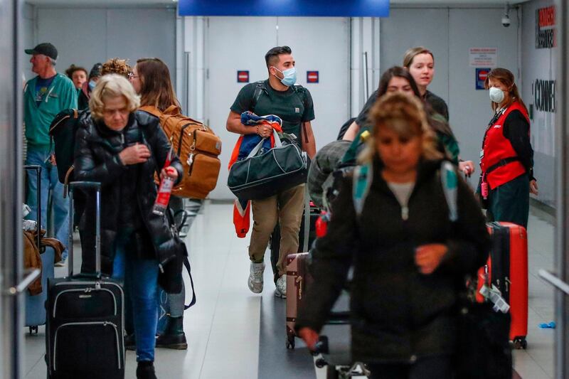 (FILES) In this file photo taken on March 15, 2020, travelers arrive at the international terminal of the O'Hare Airport in Chicago, Illinois. Air passengers bound for the US will require a negative Covid-19 test within three days of their departure, the Centers for Disease Control and Prevention (CDC) said on January 12, 2021. "Testing does not eliminate all risk but when combined with a period of staying at home and everyday precautions like wearing masks and social distancing, it can make travel safer," said CDC Director Robert Redfield. / AFP / KAMIL KRZACZYNSKI
