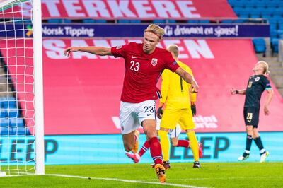 epa08648089 Norway's Erling Braut Haaland celebrates after scoring the 1-2 goal during the UEFA Nations League soccer match between Norway and Austria at Ullevaal Stadium in Oslo, Nprway, 04 September 2020 (issued 05 September 2020).  EPA/STIAN LYSBERG SOLUM  NORWAY OUT