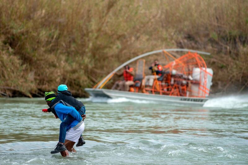 Honduran migrants try to cross the Rio Grande.  AFP