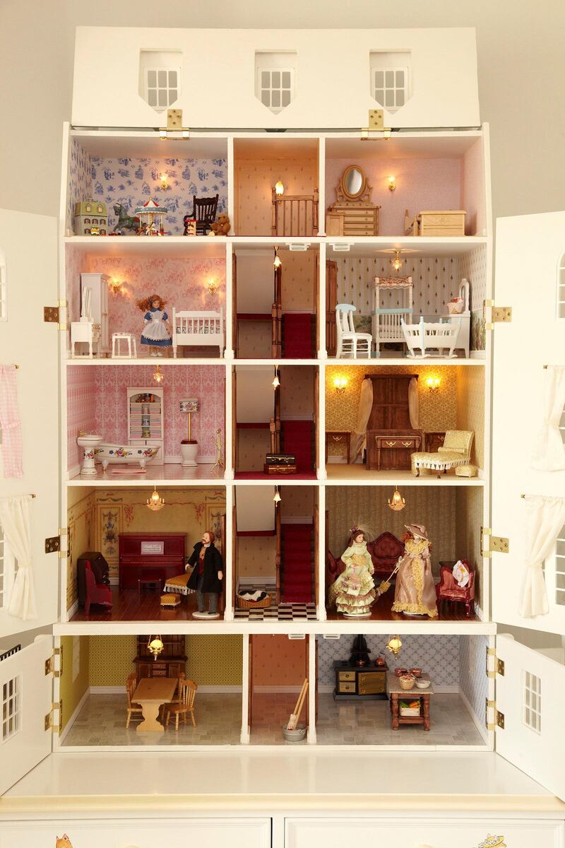 Georgian doll's house from Dragons of Walton Street 