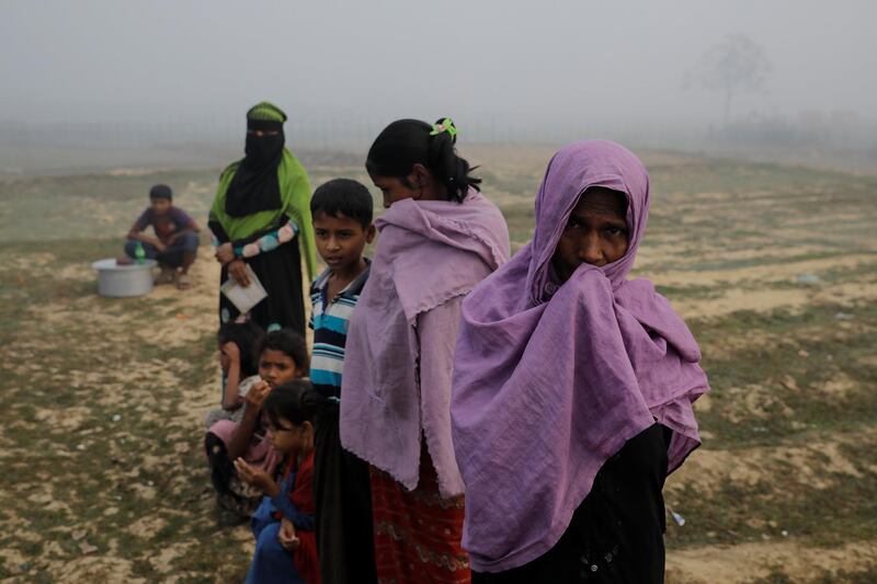 Rohingya refugees wait for rice delivery during a foggy morning at the Nayapara refugee camp near Cox's Bazar, Bangladesh December 25, 2017. REUTERS/Marko Djurica
