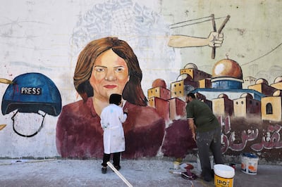 Palestinian artists paint a mural in honour of Shireen Abu Akleh in Gaza city. AFP