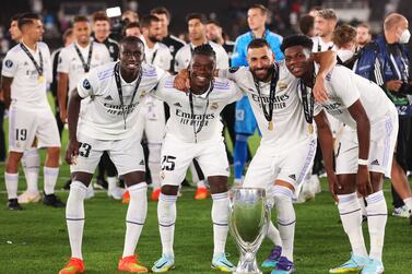 HELSINKI, FINLAND - AUGUST 10: Ferland Mendy, Eduardo Camavinga, Karim Benzema and Aurelien Tchouameni of Real Madrid pose for a photograph with the UEFA Super Cup trophy after the final whistle of the UEFA Super Cup Final 2022 between Real Madrid CF and Eintracht Frankfurt at Helsinki Olympic Stadium on August 10, 2022 in Helsinki, Finland. (Photo by Alex Grimm / Getty Images )