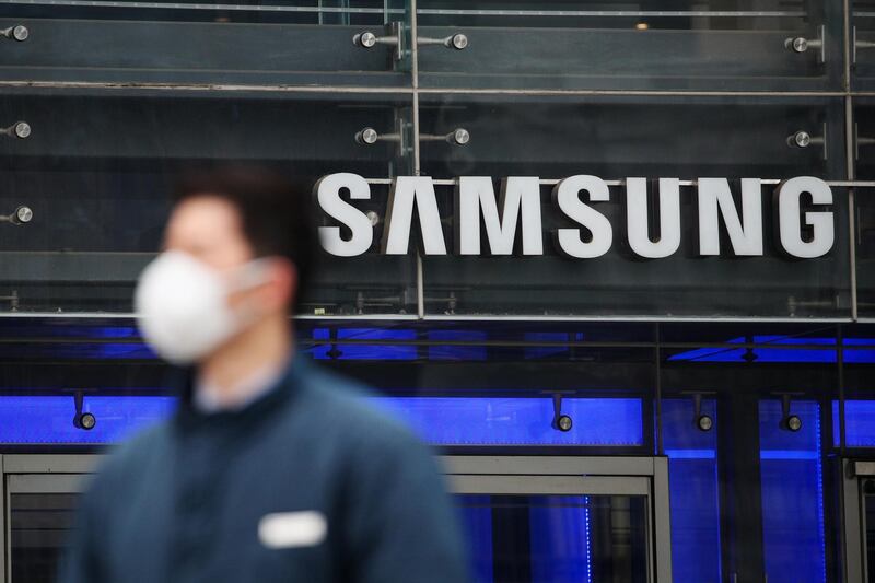 Signage for Samsung Electronics Co. is displayed at the company's Seocho office building in Seoul, South Korea, on Wednesday, March 20, 2019. Samsung says uncertainty in the business environment is increasing and its part business will face difficulties due to the smartphone market slowdown and reduced investment by data centers. Photographer: SeongJoon Cho/Bloomberg