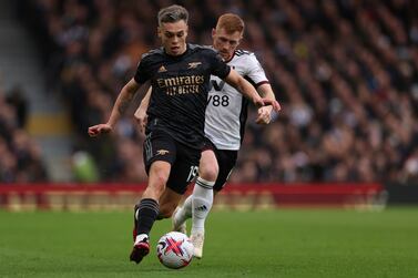 Arsenal's Leandro Trossard, front, duels for the ball with Fulham's Harrison Reed during the English Premier League soccer match between Fulham and Arsenal at Craven Cottage stadium in London, Sunday, March 12, 2023.  (AP Photo / Ian Walton)