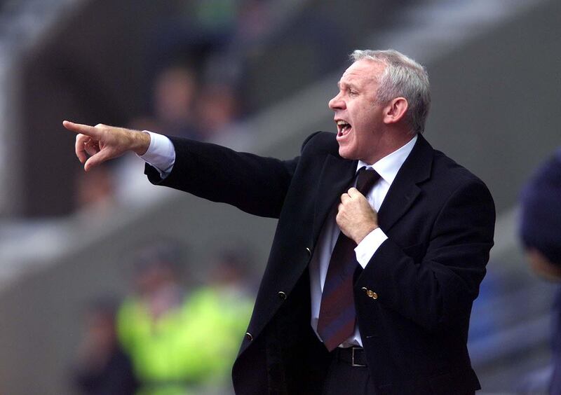 29 Sep 2001:  Manager Peter Reid Sunderland shouts instructions from the bench during the Bolton Wanderers v Sunderland FA Barclaycard Premiership match at the Reebok Stadium, Bolton. DIGITAL IMAGE  Mandatory Credit: Gary M. Prior/ALLSPORT