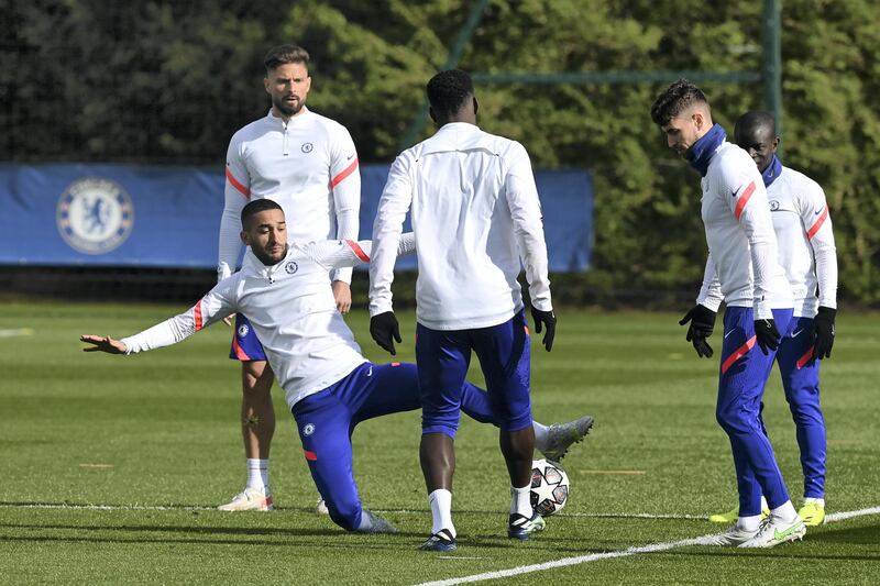 COBHAM, ENGLAND - MAY 04:  Hakim Ziyech, Olivier Giroud, Jorginho and N'Golo Kante of Chelsea during a training session at Chelsea Training Ground on May 4, 2021 in Cobham, England. (Photo by Darren Walsh/Chelsea FC via Getty Images)