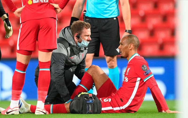 epa08778990 Liverpool's Fabinho receives medical care  during the UEFA Champions League group D match between Liverpool FC and Midtjylland in Liverpool, Britain, 27 October 2020.  EPA/Michael Regan / POOL