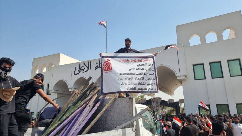 The Shiite cleric’s supporters have set up tents outside the headquarters of Iraq’s top judicial body.