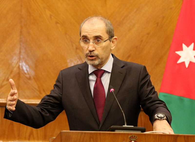 Jordanian Foreign Minister Ayman Safadi speaks during a press conference with his French counterpart in Amman on August 2, 2018. / AFP PHOTO / KHALIL MAZRAAWI