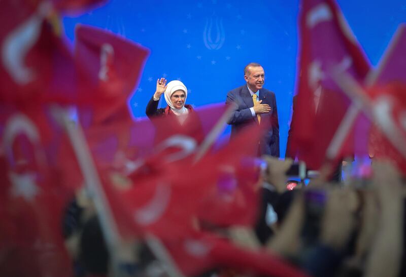 Turkish President Recep Tayyip Erdogan and his wife Emine Erdogan wave during a pre-election rally in Sarajevo, on May 20, 2018.  Recep Tayyip Erdogan holds today the only election rally outside Turkey ahead of the June 24 presidential and parliamentary election. Sarajevo was chosen for the rally after several European Union countries, including Germany, banned such rallies in the campaign for last year's referendum on a new system enhancing the powers of the Turkish presidency.  / AFP / OLIVER BUNIC
