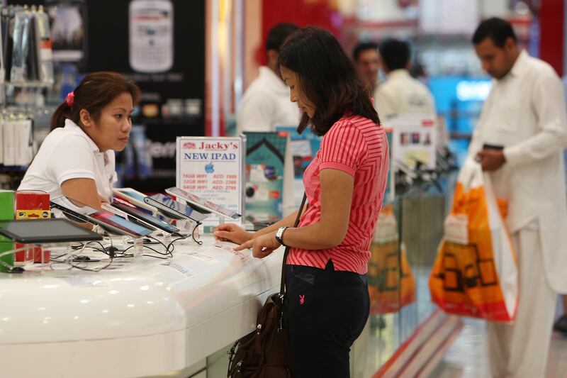 
DUBAI , UNITED ARAB EMIRATES Ð Aug 14 :  One of the customer looking for the tablet at the JackyÕs Electronics store in Dubai Mall in Dubai. ( Pawan Singh / The National ) For News. Story by Nadeem