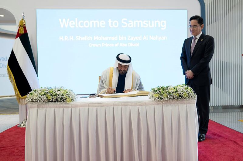 HWASEONG CITY, REPUBLIC OF KOREA (SOUTH KOREA)  - February 26, 2019: HH Sheikh Mohamed bin Zayed Al Nahyan, Crown Prince of Abu Dhabi and Deputy Supreme Commander of the UAE Armed Forces (C), signs the visitors book at the Samsung Electronics Semiconductor Research and Development Centre. Seen with Jay Y. Lee, Vice Chairman of Samsung Electronics (R).

( Ryan Carter / Ministry of Presidential Affairs )
---