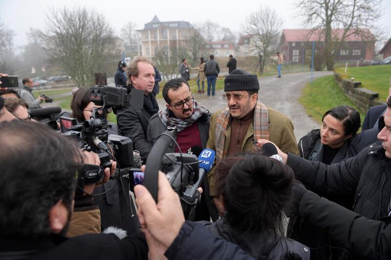 epa07214536 Othman Hussein Faid Mujali (C-R), Yemen's Minister of Agriculture and Irrigation, speaks to journalists during the ongoing peace talks on Yemen, at the Johannesberg Castle, in Rimbo, 50km north of Stockholm, Sweden, 07 December 2018. The UN-brokered talks in Rimbo between Yemen's government and the Houthi rebels will be the first since 2016.  EPA/JANERIK HENRIKSSON  SWEDEN OUT